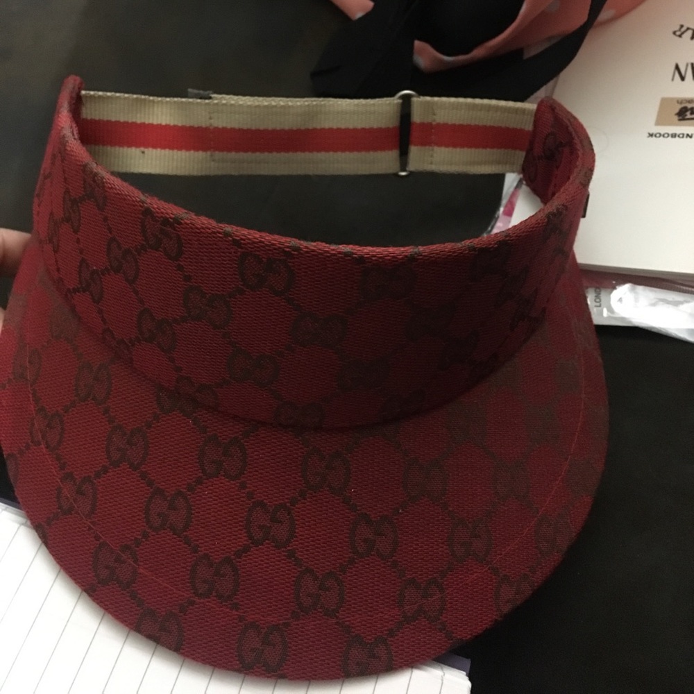 Guicci hat